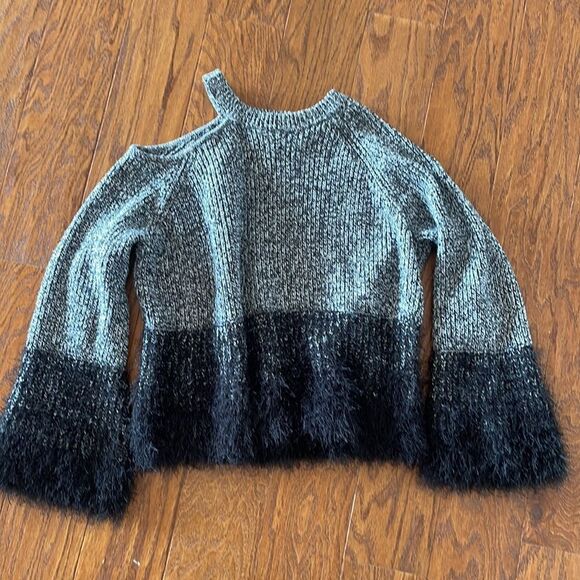 Color block fuzzy sweater - Picture 1 of 2